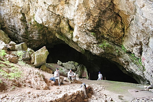 غار بورنيك واقع در شهر دماوند