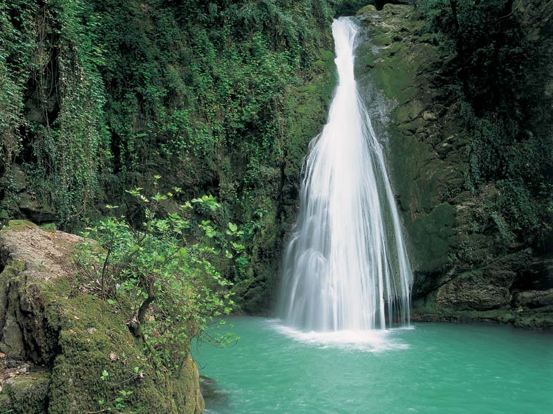 آبشار شیرآباد  واقع در شهر رامیان