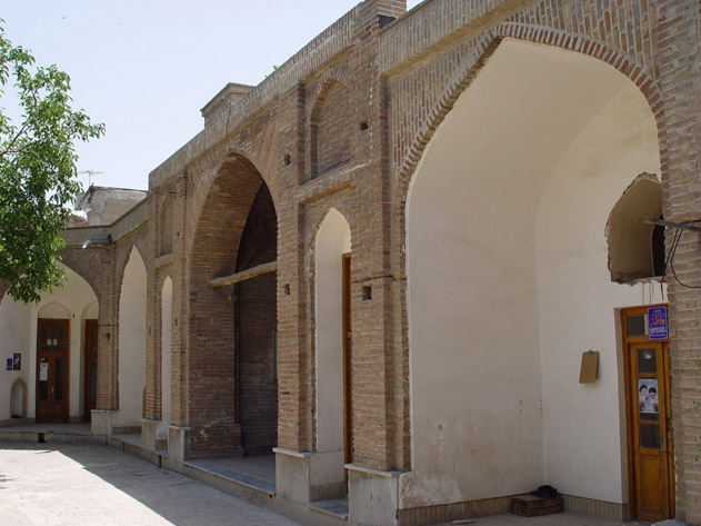 مدرسه علوم ديني التفاتيه واقع در شهر قزوين